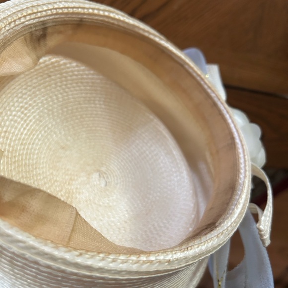 Vintage Cream Fascinator Hat with main image 8